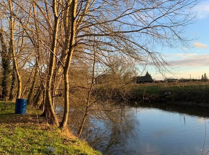 民宿 Jolie Chambre Privee Beaufort-en-Vallée